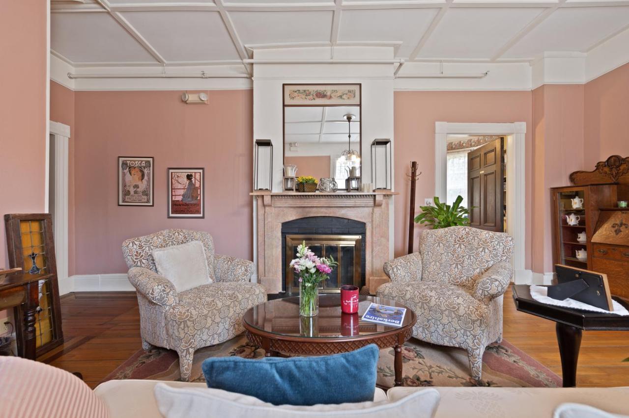 Brook Farm Inn Lenox Dış mekan fotoğraf