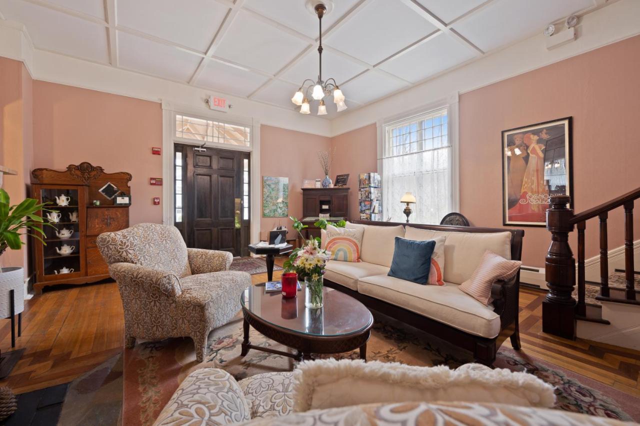 Brook Farm Inn Lenox Dış mekan fotoğraf